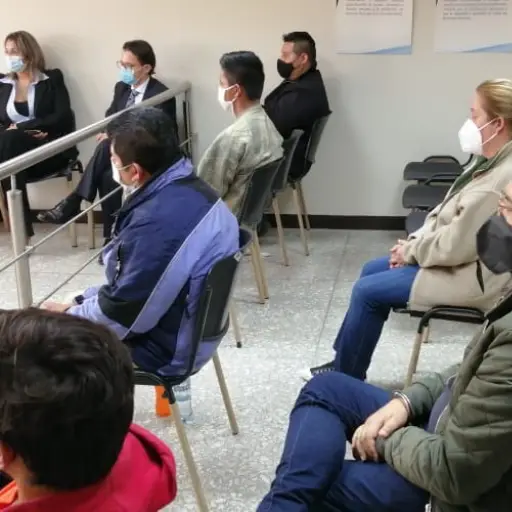 Fiesta ilegal en mueblería O3. 