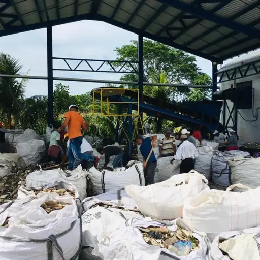 recogen-desechos-rio-motagua-emisoras-unidas2 ,