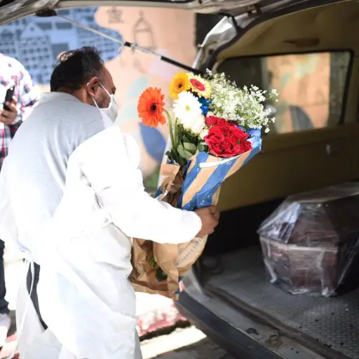 Entierro víctima de Covid-19. Foto: Edwin Bercián 