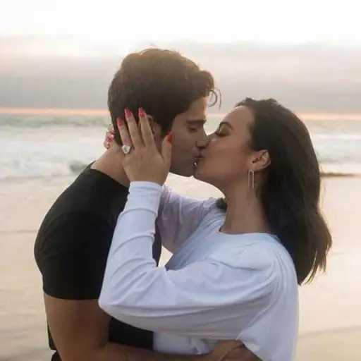 Demi Lovato Max Ehrich