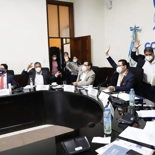 comisión-congreso-ley-contrtaciones ,