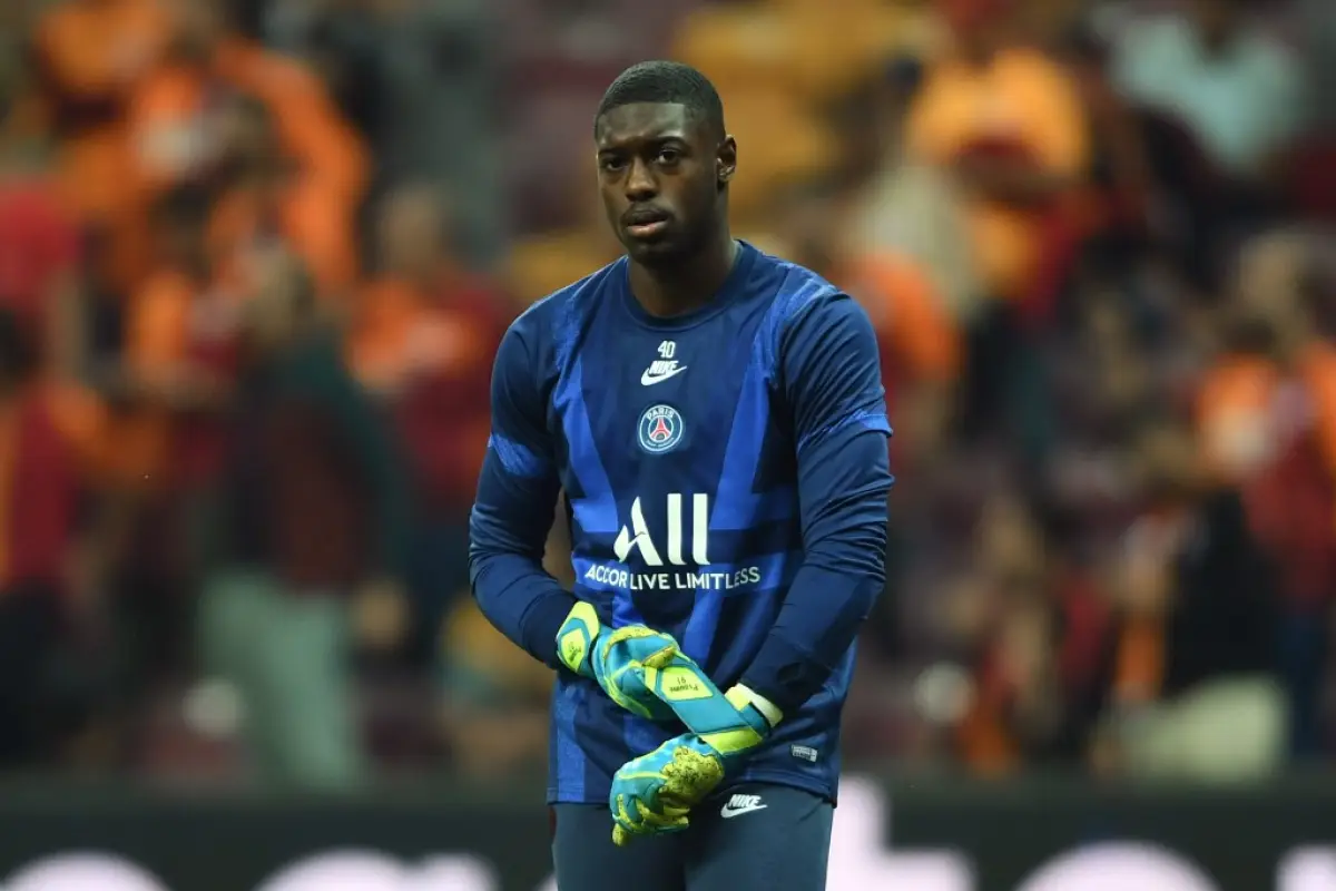 Paris Saint-Germain's French goalkeeper Garissone Innocent warms up ahead of the UEFA Champions League football match between Galatasaray and Paris Saint-Germain (PSG), on October 01, 2019 at Ali Sami Yen Spor Kompleksi in Istanbul. (Photo by OZAN KOSE / 