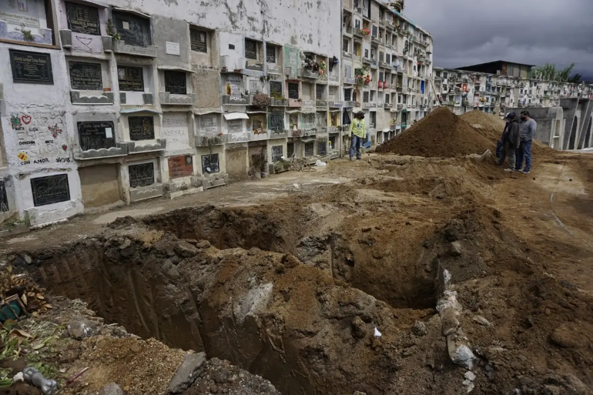 Municipal workers dig graves for COVID-19 victims at the Mixco municipal cemetery, in Mixco, 20 km west of Guatemala City, on August 6, 2020. - Guatemala surpassed 2.119 deaths by COVID-19 and has more than 54.339 contagions, at a time when the Central Am