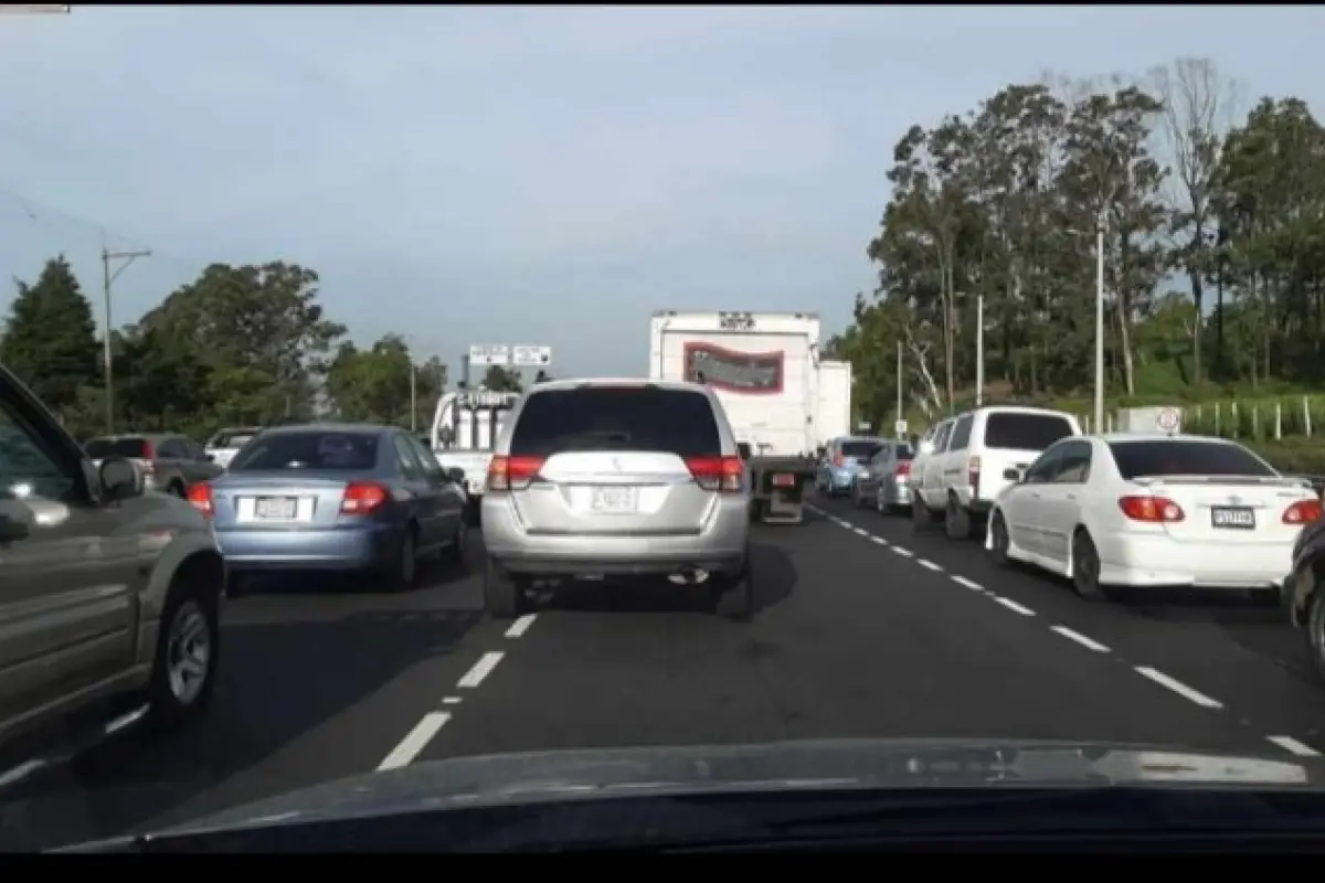 Tráfico en la autopista Palín-Escuintla. Foto ilustrativa de archivo.