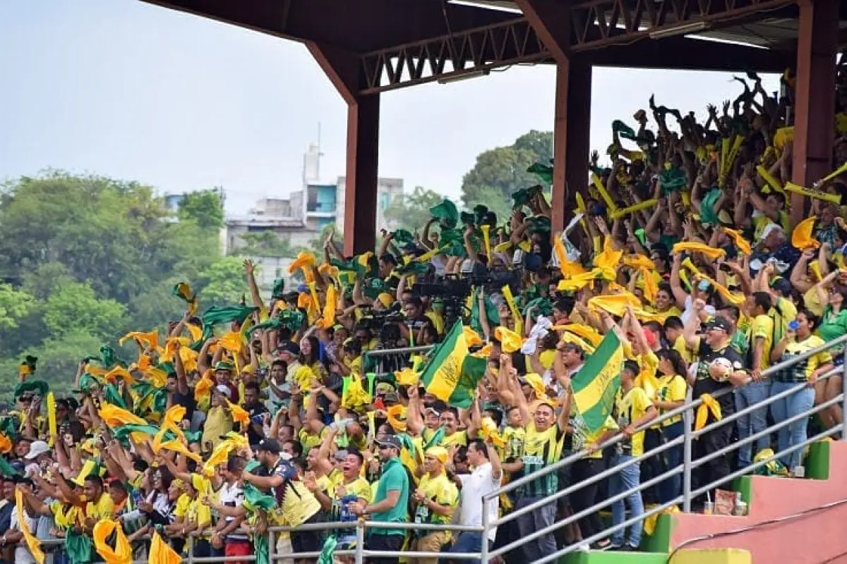 Guastatoya-Siluetas-Aficionados-Estadio, 