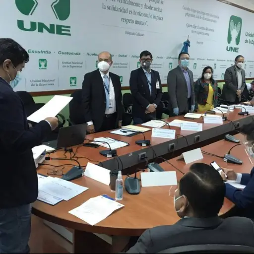 Denuncia sobrevaloración de compras de pruebas Covid-19