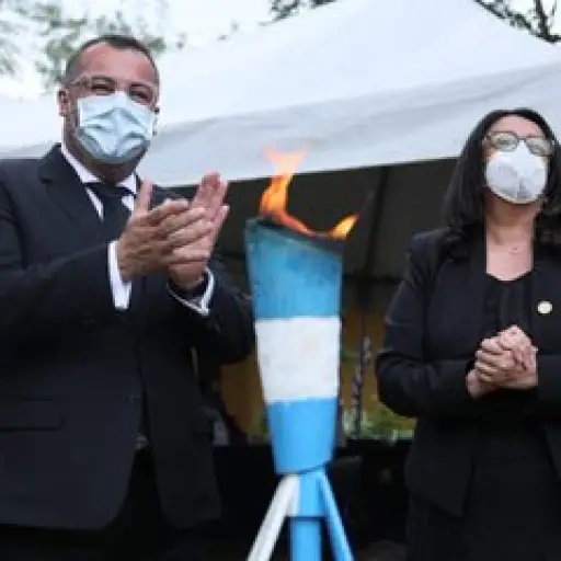 El ministro de Cultura junto a la titular de Educación por las fiestas cívicas. Cortesía ,