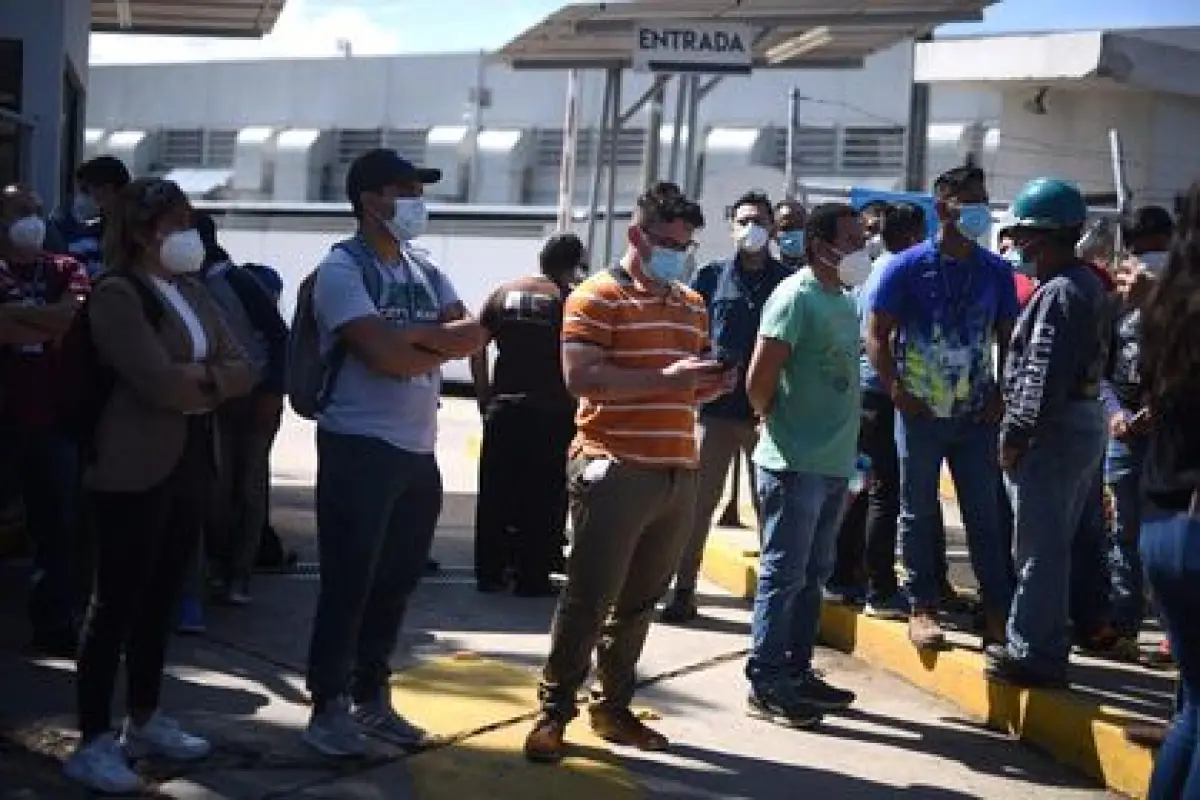 Personal de varias áreas del hospital del Parque de la Industria manifestaron este viernes. Edwin Bercián, 