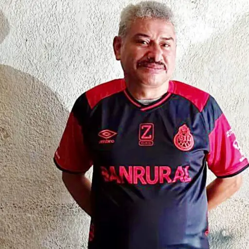 Municipal-Regala-Camisola-Lobo-Vásquez ,