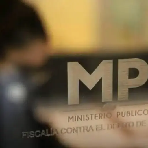 Mujer falsificó documento.