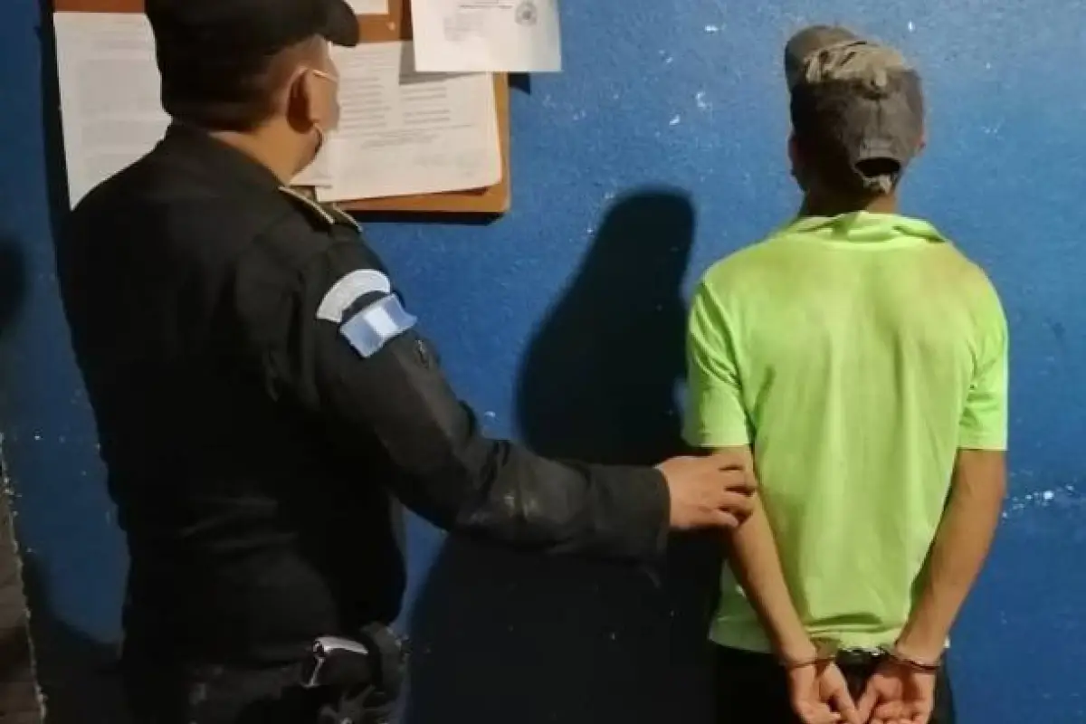 El hombre capturado por atacar a un adolescente. PNC, 