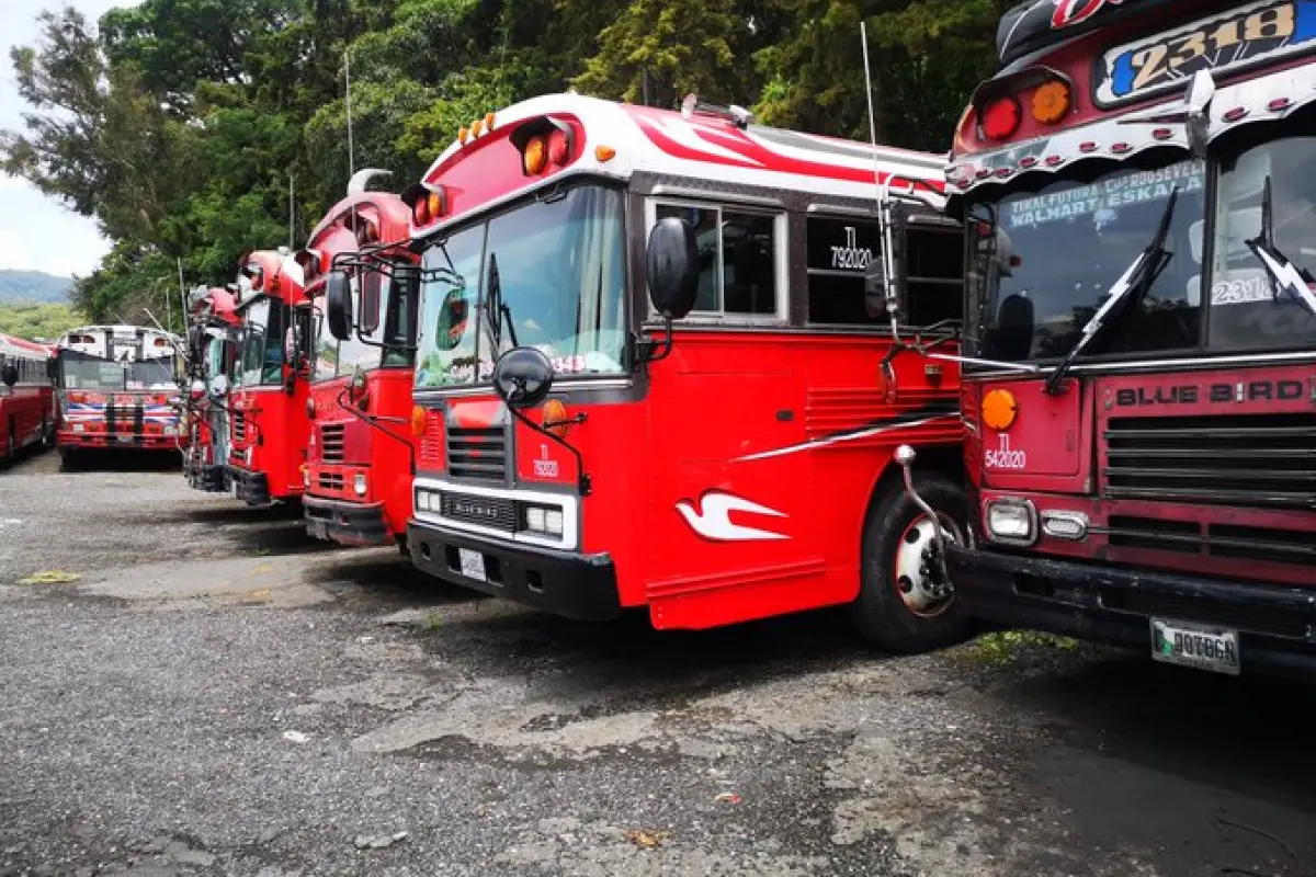 Vecinos piden cambiar de autobuses., 