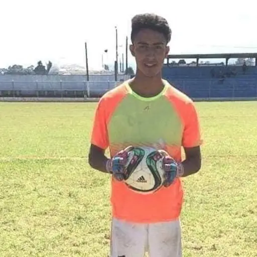 piden-ayuda-para-salvar-pierna-de-portero-elder-samuel-carcamo-de-san-vicente-pacaya-emisoras-unidas- ,