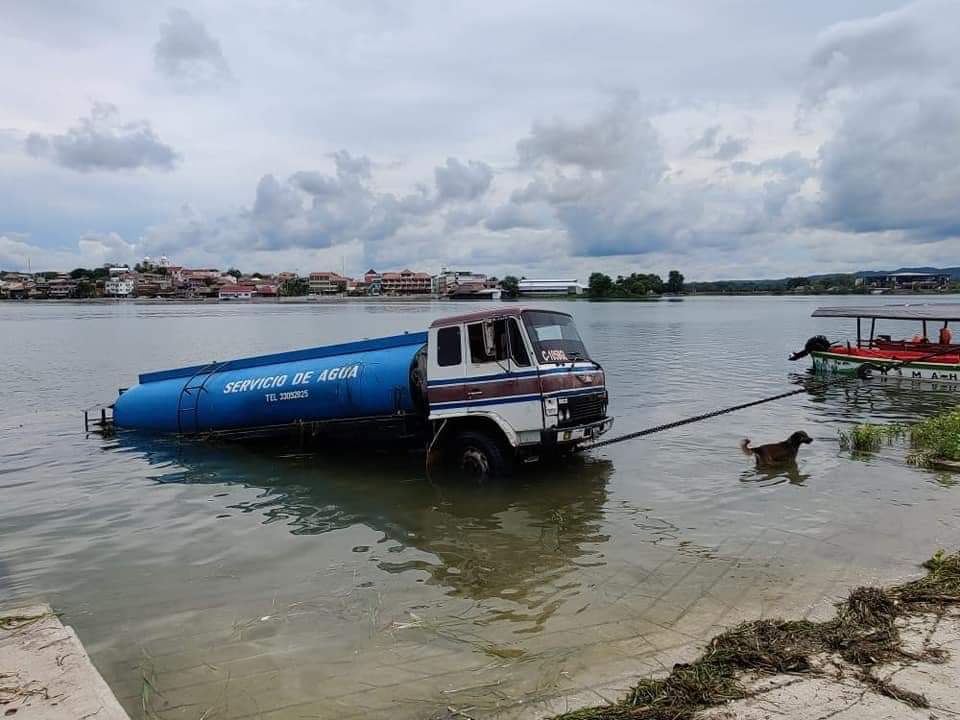 derrame-combustible-lago-peten-itza-emisoras-unidas4 | 