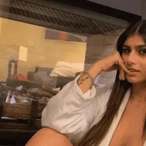 Mia Khalifa ,