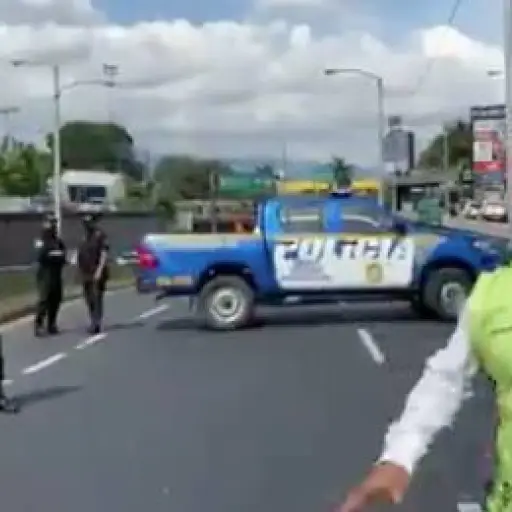 Cierre vehicular en Obelisco por ataque armado. Foto: captura de video 
