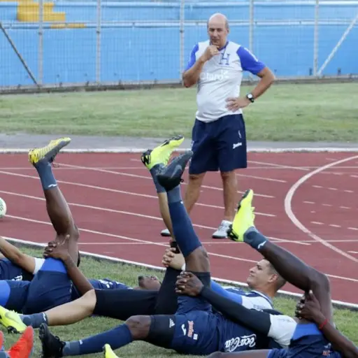 fabian-coito-tecnico-de-honduras-habla-del-amistoso-con-guatemala-publinews-1 ,