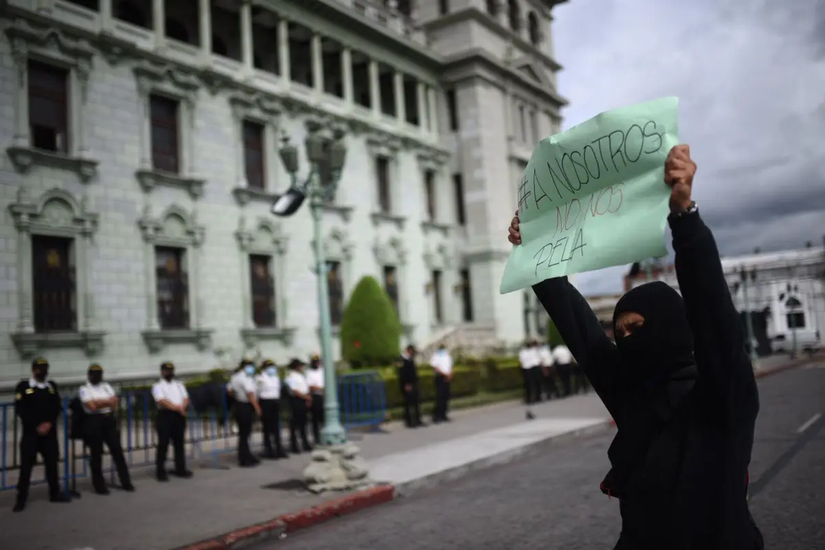 Tercer día consecutivo de la manifestación en la Plaza de la Constitución. Foto: Edwin Bercián