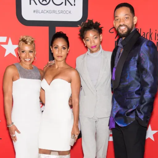 Adrienne-Banfield-Jones-Jada-Pinkett-Smith-Willow-Smith-and-Will-Smith-1024x847 ,