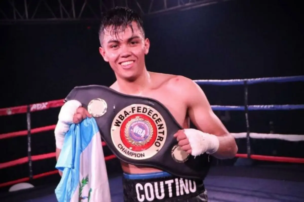 Jonathan-Coutiño-Firma-Bufalo-Boxing-Promotions, 