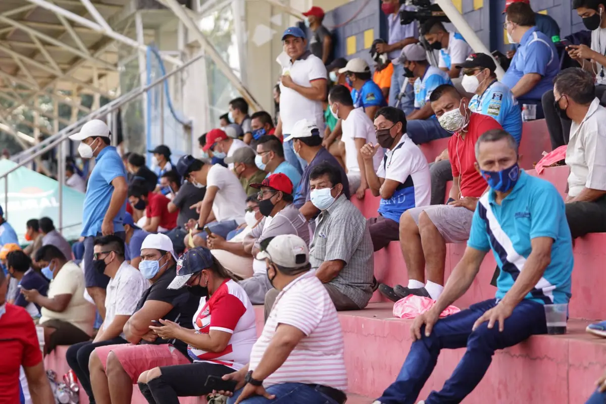 aficion-regresa-a-estadios-juego-santa-lucia-vs-municipal-emisoras-unidas-2, 