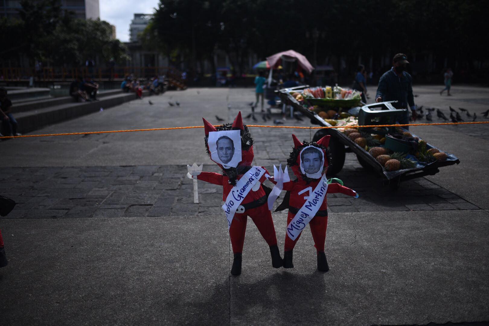 manifestacion-plaza-5-diciembre-emisoras-unidas2 | 