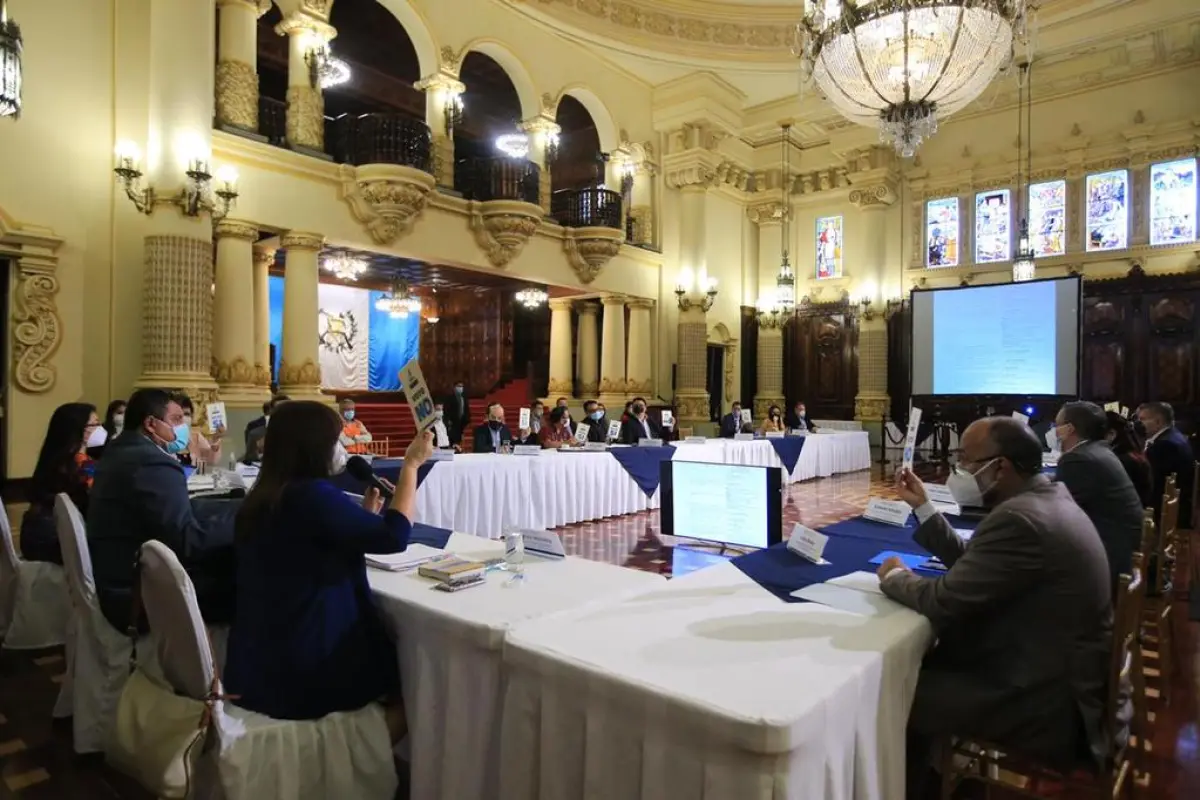 Guillermo Castillo, vicepresidente, encabeza la reunión de seguimiento al acuerdo de desarrollo y paz de San Mateo Ixtatán. Foto: Gobierno de Guatemala