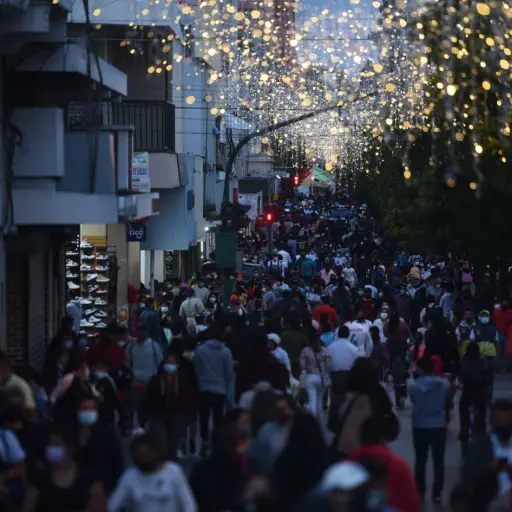 Personas acudieron al Paseo de la Sexta. Foto: Edwin Bercián