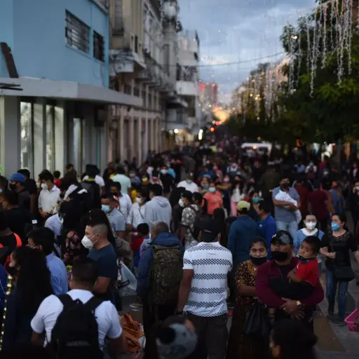 Personas acudieron al Paseo de la Sexta. Foto: Edwin Bercián