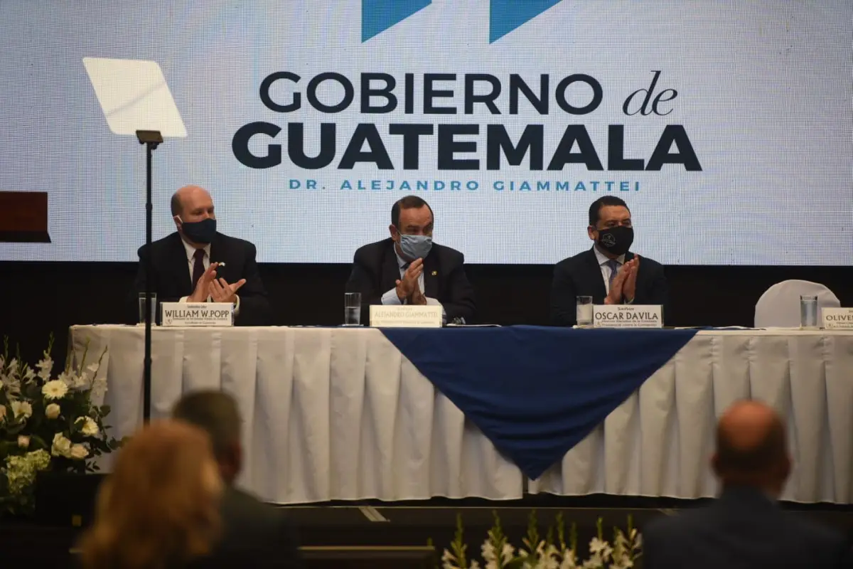 El presidente, Alejandro Giammattei, y autoridades guatemaltecas conmemoran el Día Internacional contra la Corrupción. También participó William W. Popp, embajador de Estados Unidos. Foto: Edwin Bercián