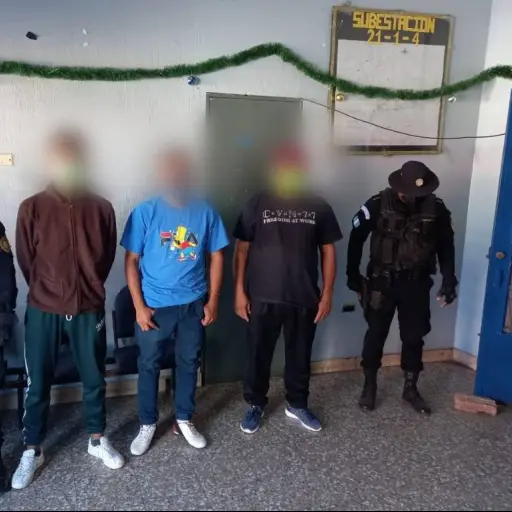 Los presuntos pandilleros fueron llevados a Migración para ser enviados a su país. PNC