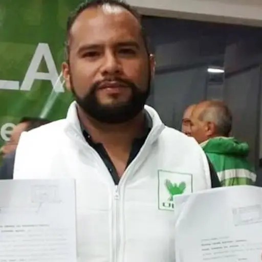 Pedro Alfonso Sifontes compitió por una diputación por el partido político Unidad Nacional de la Esperanza (UNE).