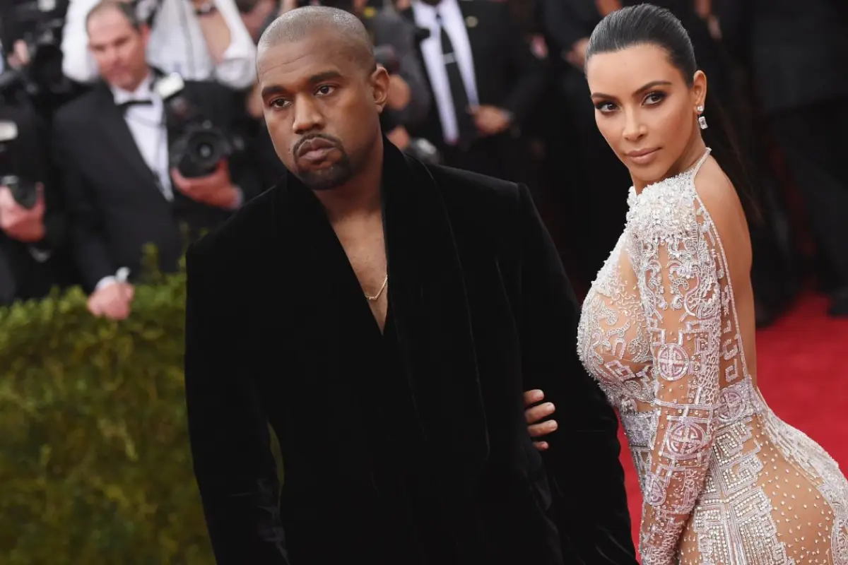 kim kardashian y kanye west emisoras unidas, 