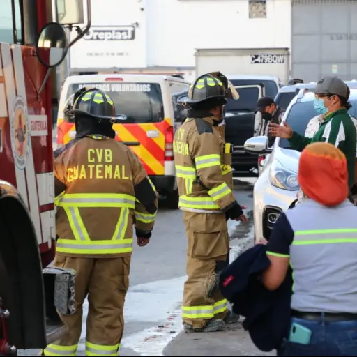Bomberos Voluntarios cubren emergencia. Foto: Bomberos Voluntarios
