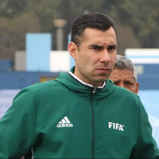 Árbitro guatemalteco Mario Escobar ,