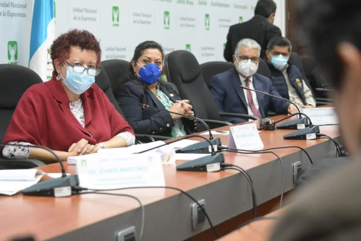 El Ministerio de Salud y el IGSS dialogan para adquirir la vacuna contra el coronavius. Cortesía