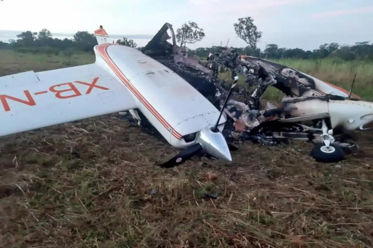 Avioneta incinerada en Laguna del Tigre, Petén. Foto: Ejército 