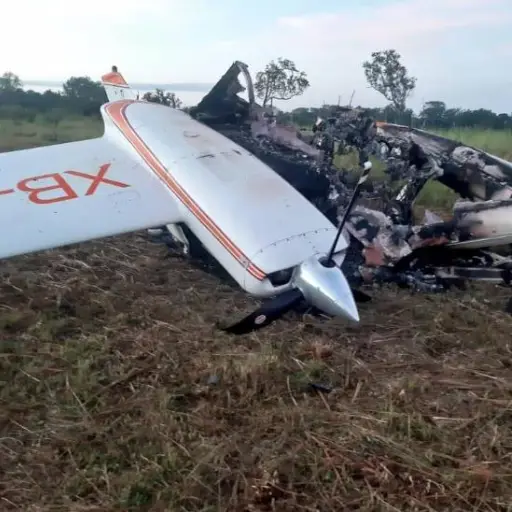 Avioneta incinerada en Laguna del Tigre, Petén. Foto: Ejército 