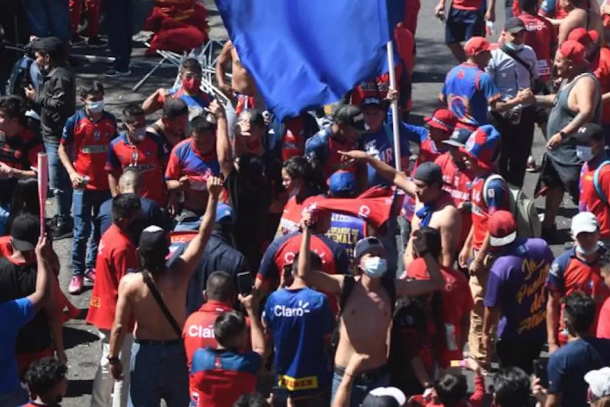 aficion-municipal-apoya-estadio-el-trebol-semifinal-municipal-vs-antigua-emisoras-unidas-, 