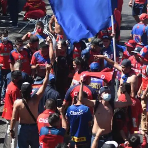 aficion-municipal-apoya-estadio-el-trebol-semifinal-municipal-vs-antigua-emisoras-unidas- ,