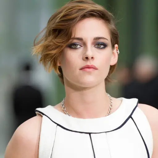 Kristen Stewart ,
