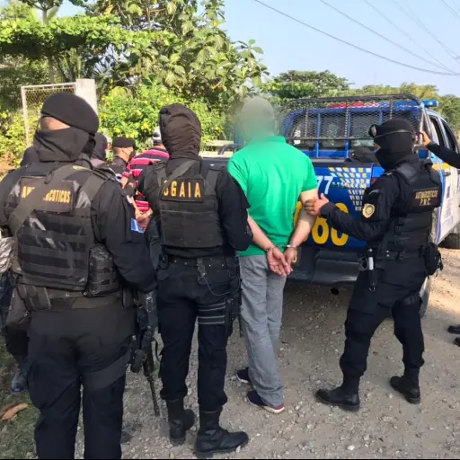 Autoridades desarrollan un operativo por lavado de dinero. Foto: PNC