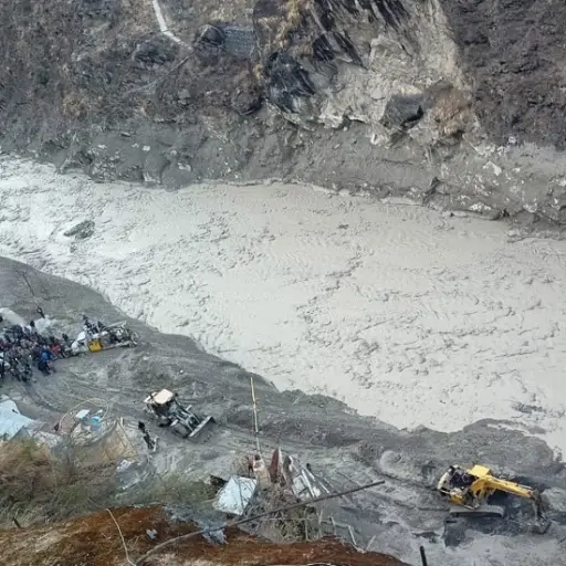 avalancha-de-lodo-y-agua-en-india ,