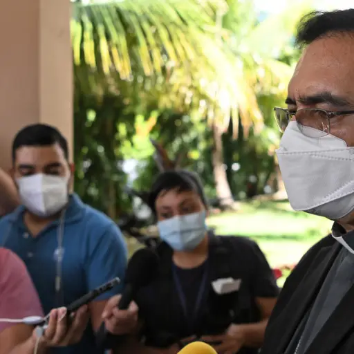 Arzobispo salvadoreño saluda decisión de EEUU de poner fin a los acuerdos de asilo ,