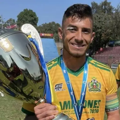 wilson-pineda-habla-del-titulo-de-campeon-con-guastatoya-emisoras-unidas- ,