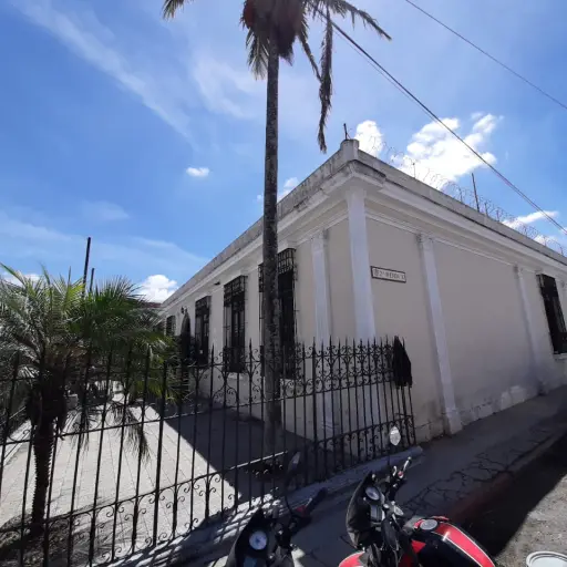 En el inmueble vinculado a Manuel Baldizón funcionó la sede del partido Líder, ahora desaparecido. Foto: MP