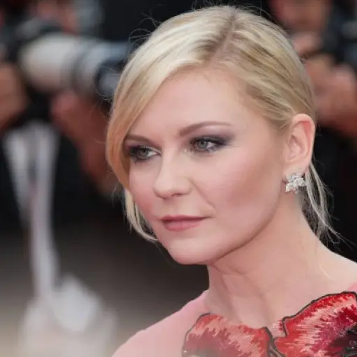 Kirsten Dunst 27 ,
