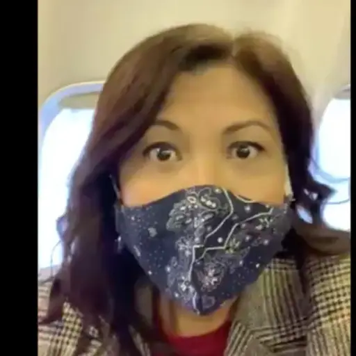 Norma Torres visita albergue de migrantes en Texas ,