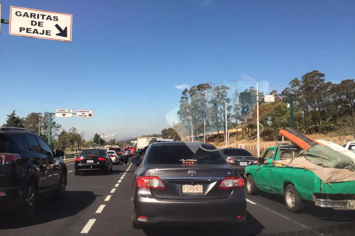 Guatemaltecos visitan las playas del sur antes de la Semana Santa. Foto: Amílcar Ávila