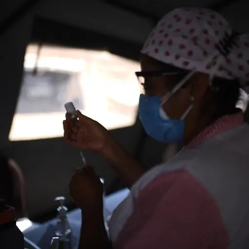 Campaña de vacunación contra el COVID-19 en Guatemala. Foto: Edwin Bercián